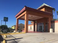 Econo Lodge Inn & Suites