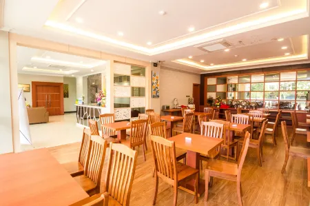 Blitz Hotel Batam Centre Отели в г. Batam Center