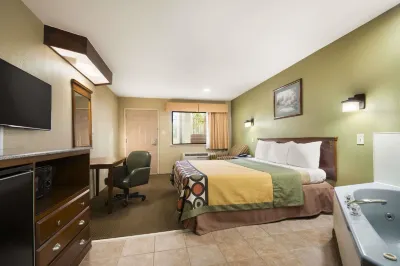 Super 8 by Wyndham Baton Rouge/I-12