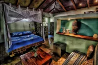 Waterfall Villas Hotels near Playa Matapalo