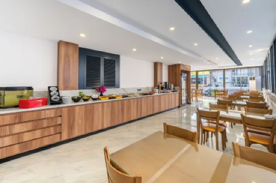 Lemon Hotel Отели рядом с достопримечательностью «Актур Парк»