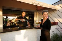 Cobo Bay Hotel - bar