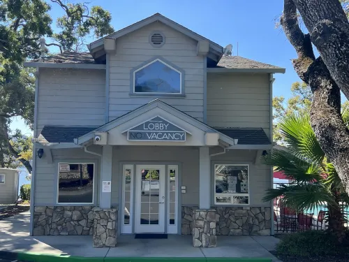 Clear Lake Cottages & Marina Hotels in Cobb