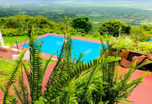 할렌 로열 국립공원 사파리 이미지 또는 숙소 내 식사 장면