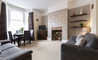 Bootham Apartment 32 - Free Parking - Five Minute Walk to York Minster - Housity