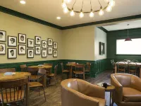 Majestic Hotel Hotels near Lakeview