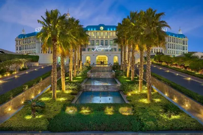 Royal Maxim Palace Kempinski Cairo Отели рядом с достопримечательностью «Канадский международный колледж - CIC»