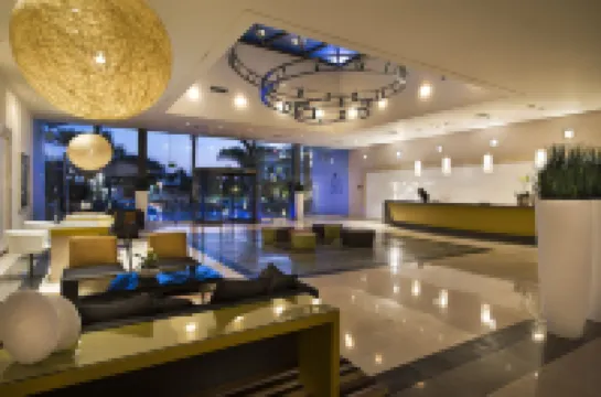 이스로텔 아가밈 호텔