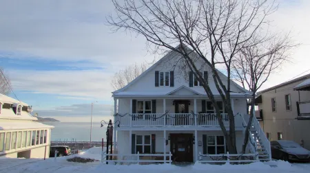 Les Pinsons des Rives Отели в г. Шарлевуа-Эст