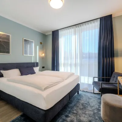 The Base Berlin One Hotel dekat Stasiun Bawah Tanah Scharnweberstraße