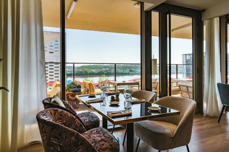 Hotel 56 Отели рядом с достопримечательностью «Palais Gallien»