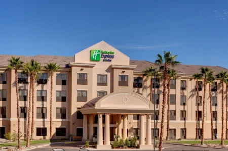 Holiday Inn Express & Suites YUMA by IHG