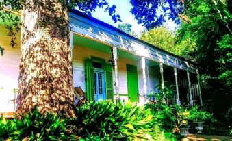 Lafleur Guest House