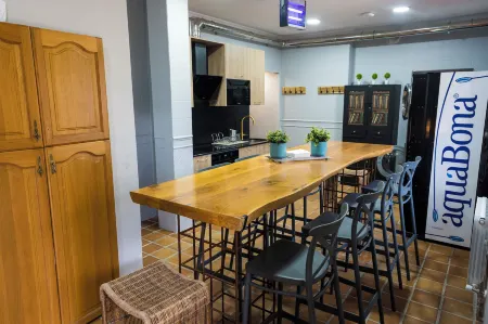 Paratene Ostatu Отели рядом с достопримечательностью «Jardín Botánico de Barakaldo»