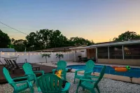 Four Bed Home with Pool Game Room Bar Near Beach