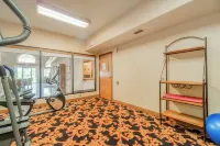 Days Inn & Suites by Wyndham Beeville - Phòng tập thể hình