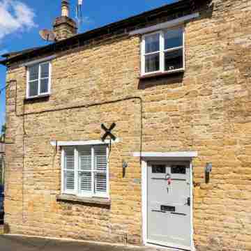 Windsor Cottage - Bolthole in the Heart of CN! Hotel Exterior