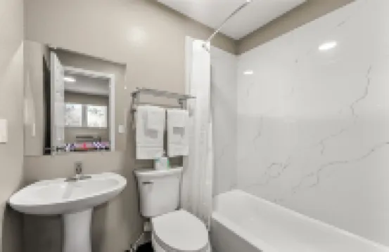 Southern Suites Forest Park Hotels in Lake City