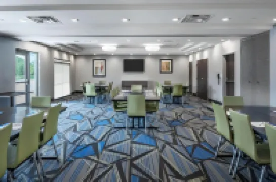 Holiday Inn Express & Suites BRYAN - COLLEGE STATION by IHG