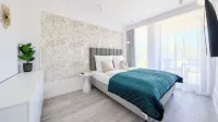 Apartamenty Sun & Snow Sea&Lake Các khách sạn gần Zegar Słoneczny w Parku im. Książąt Pomorskich