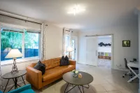 Walk to Wilton Drive - Spacious & Quiet Villa #1