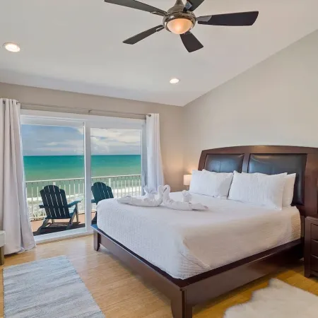 Beach House Mansion- Private Beach Walk Over