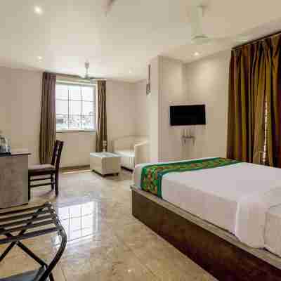 Treebo Iraa, 5 Minutes from Railway Station Rooms