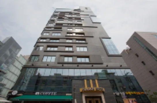 โรงแรมฟารอส