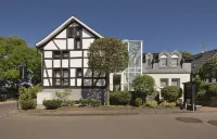 Malerwinkel Hotel فنادق في Rosrath