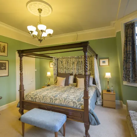 Grosvenor Villa Hotels in Bath