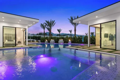 Sleeps 23 Pool, Hot Tub & Putting Green Minutes to Golf & Dining Bravo Villa #7 by Avantstay