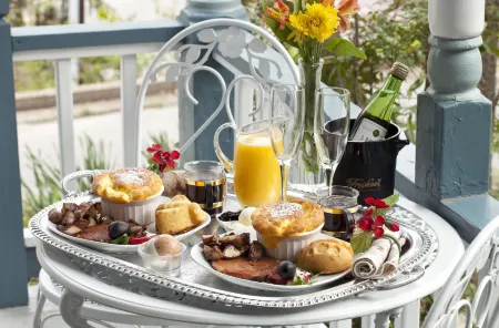 Cliff Cottage Inn - Victorian B&B and Boutique Hotel