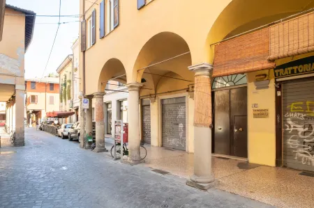 Residenza Ariosto by Studio Vita Отели рядом с достопримечательностью «Болонский университет»