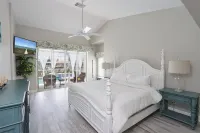 Latitude Adjustment Hotels in Fort Myers Shores