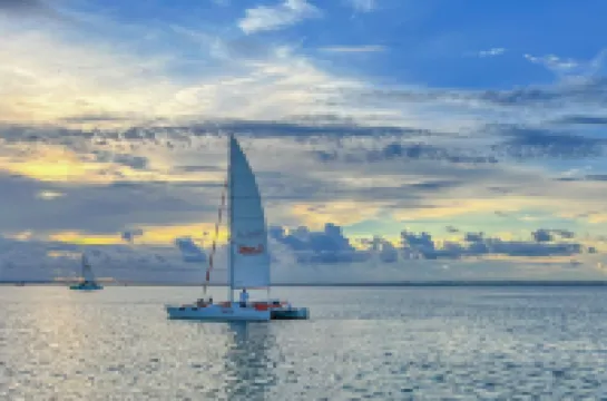 Gorgeous coastal townhome with washer/dryer, close to beach, & dog-friendly