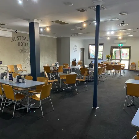 Australian Hotel Young