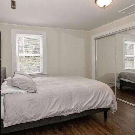 Charming 4-bedroom house with AC and WiFi in delightful Troutman