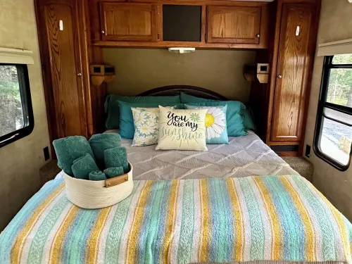 Cozy Travel Trailer and Up River Get Away. Hike, Fish, Float, Relax!