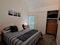 Charming 1-Bedroom Entire Condo Loft in Scenic Mountain Park Hotels in Lake Oswego
