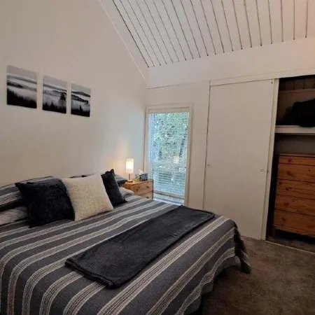 Charming 1-Bedroom Entire Condo Loft in Scenic Mountain Park