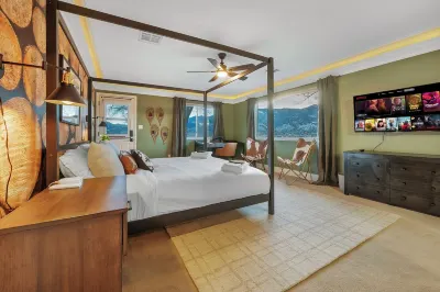 6k sq/ft Mansion! Views, Pool, Hot Tub, Game Room, Theatre, Epic Experience! Hotels near Garden of the Gods