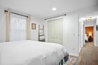 Charming 2BR Near Fairgrounds and War College!