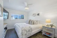 ~ Beachfront ~ Yes, That's Your View! ~ End of Summer Specials ~