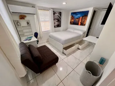 Cozy Studio in North Miami Beach Hotels near T.J. Maxx & HomeGoods
