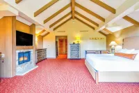 Suncadia Penthouse with Mountain Views, Full Kitchen and Pool Hot Tub Access