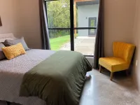 Stylish Cottage located in downtown Mount Vernon!