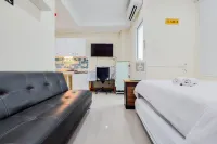 Fancy and Strategic Studio Apartment at B Residence - Pools