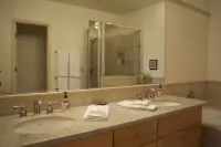 Enjoy a Hawaiian Vacation in Paradise Stay at World Famous Mauna Lani Resort - balcon