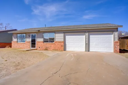 La Palma Lodge Near Texas Tech and Top Restaurants Отели рядом с достопримечательностью «Thunderzone Family Fun»