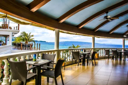 Breakfast At Monaco Отели в г. Аклан